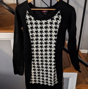Black & White hounds tooth sweater